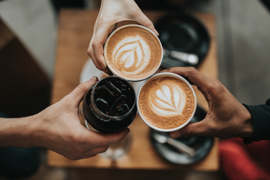 お客様同士でコーヒーを楽しむひととき